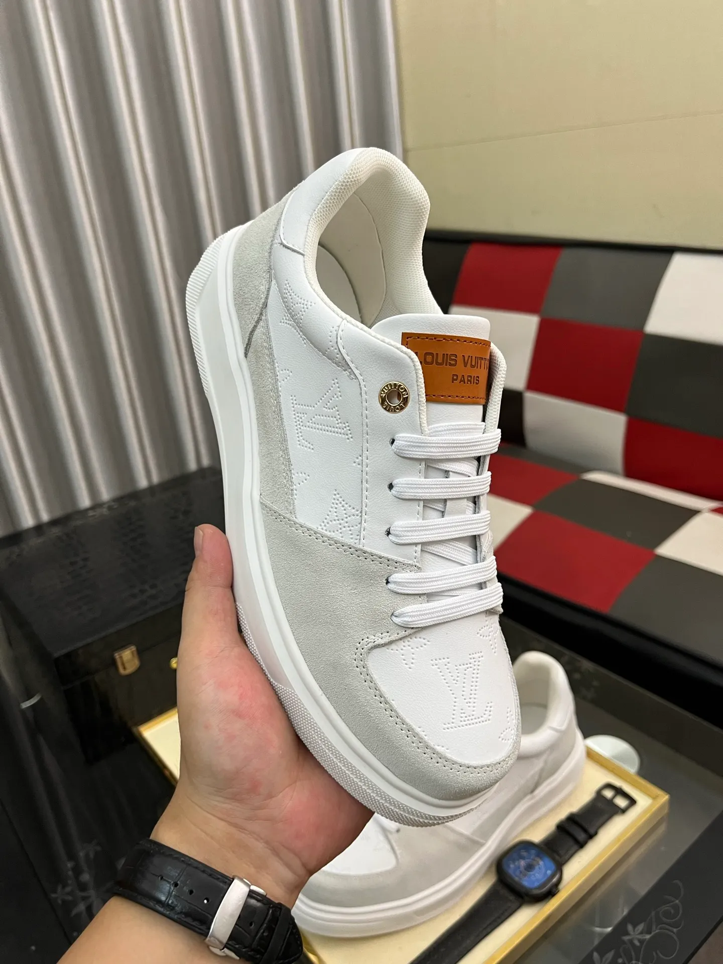 Men's Men's Shoes 💰420⌚️⌚️LV Louis Vuitton. The latest trendy casual shoes are popular in physical stores in sizes 38-44. New spring and summer comfortable imported custom original cowhide, unique jacquard fabric element design. Paired with sheepskin lining, Lv original bottom, [taiyang][taiyang] high-end packaging and high quality💪Details determine the quality, you can enter and leave the counter at will, welcome to compare🇮🇹
